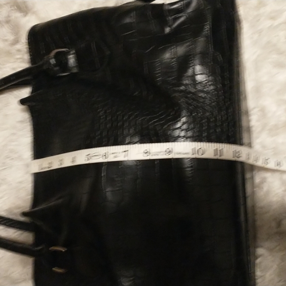 Zingara faux leather pebbled bag with lots of storage - Picture 12 of 16